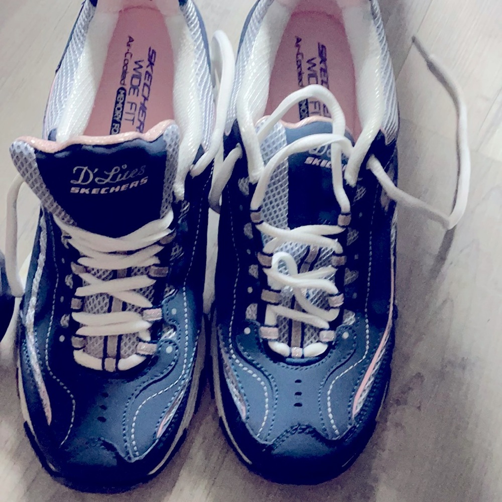 Skechers